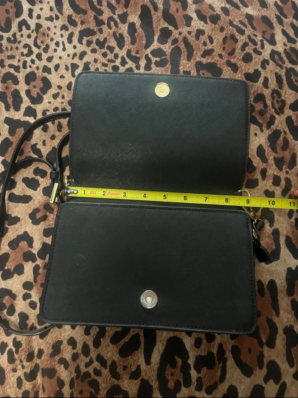 Tory Burch compact tory
